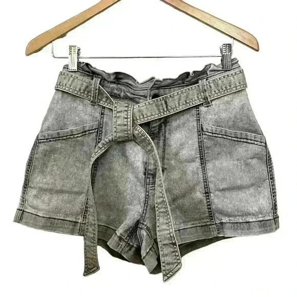 Universal Thread Gray Acid-Washed High-Rise Denim Shorts, EUC, Size 6 - Picture 1 of 7